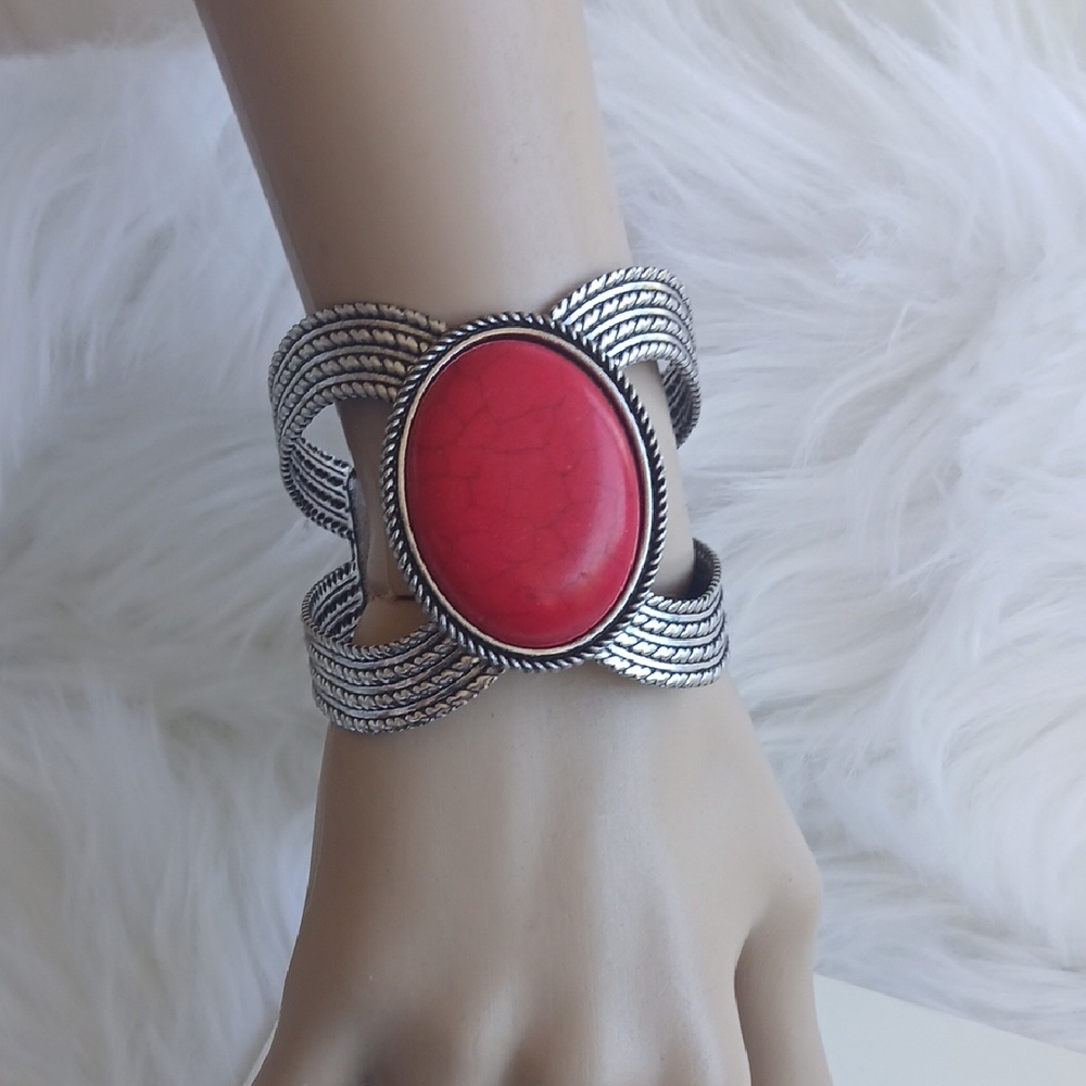 Paparazzi Silver Bracelet with Marble Red Centerpiece